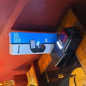 ULTIMAXX DF250 DSLR Universal Automatic LED Video Light With Flash